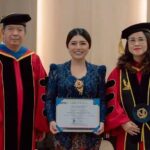 ISTRI WAKIL BUPATI MINUT RESMI JADI DOKTOR, PENELITIANNYA FOKUS PARIWISATA LIKUPANG RAIH-GELAR-DOKTOR-Kristi-Karla-Arina-resmi-menyandang-gelar-Doktor-Manajemen-8989